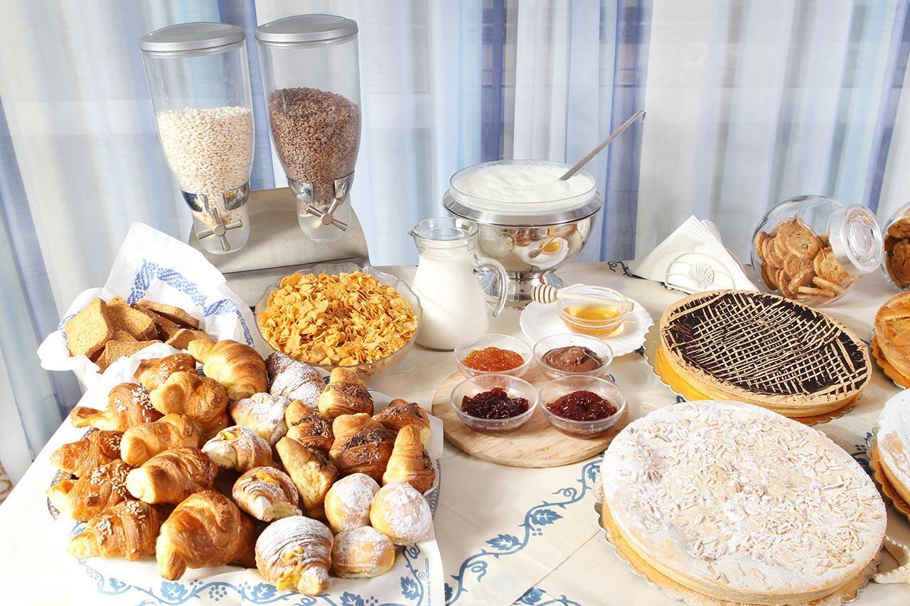 רימיני Hotel Dolores מראה חיצוני תמונה