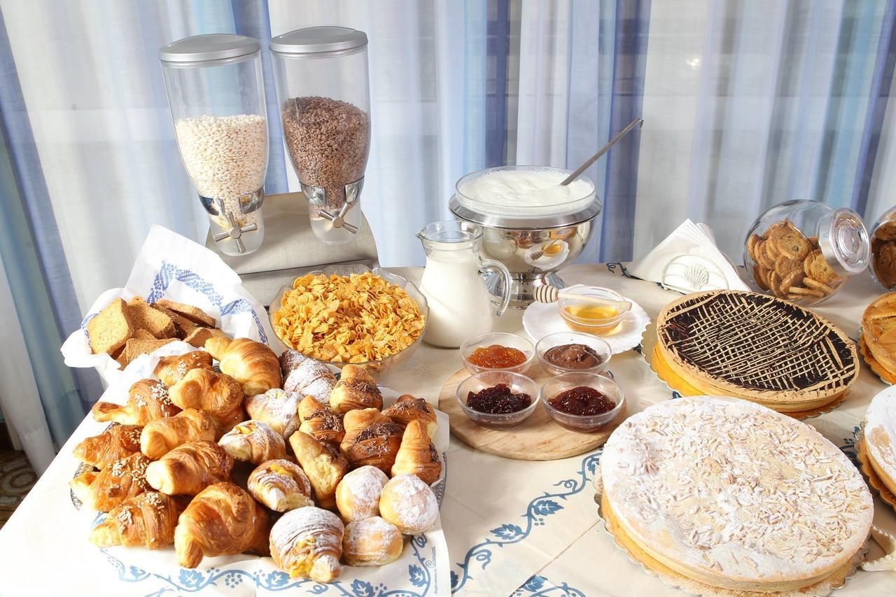 רימיני Hotel Dolores מראה חיצוני תמונה