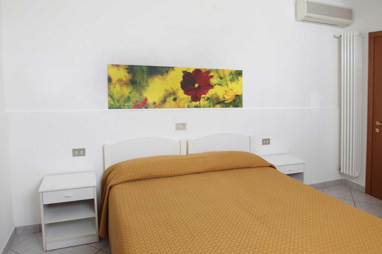רימיני Hotel Dolores מראה חיצוני תמונה